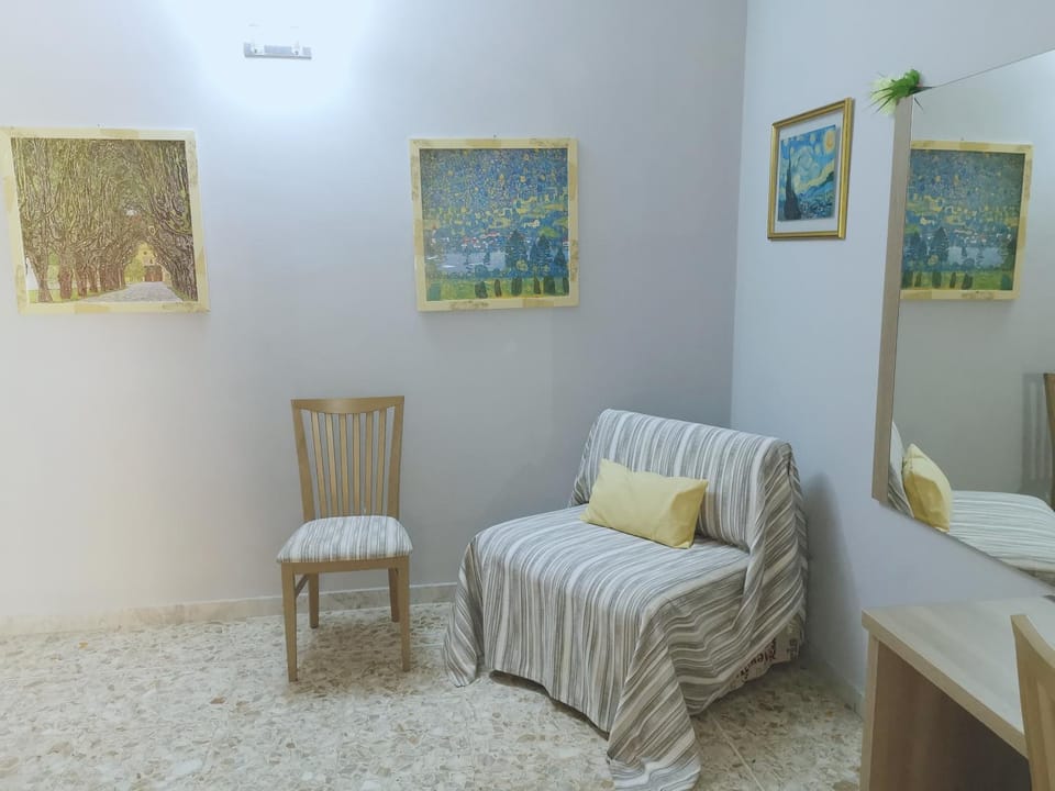 Seating area, Bedroom
