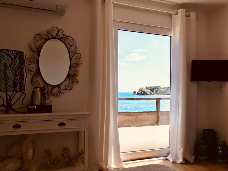 TV and multimedia, Decorative detail, Sea view