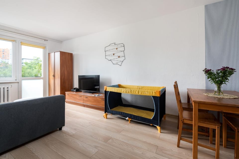 Bed, Living room, cot