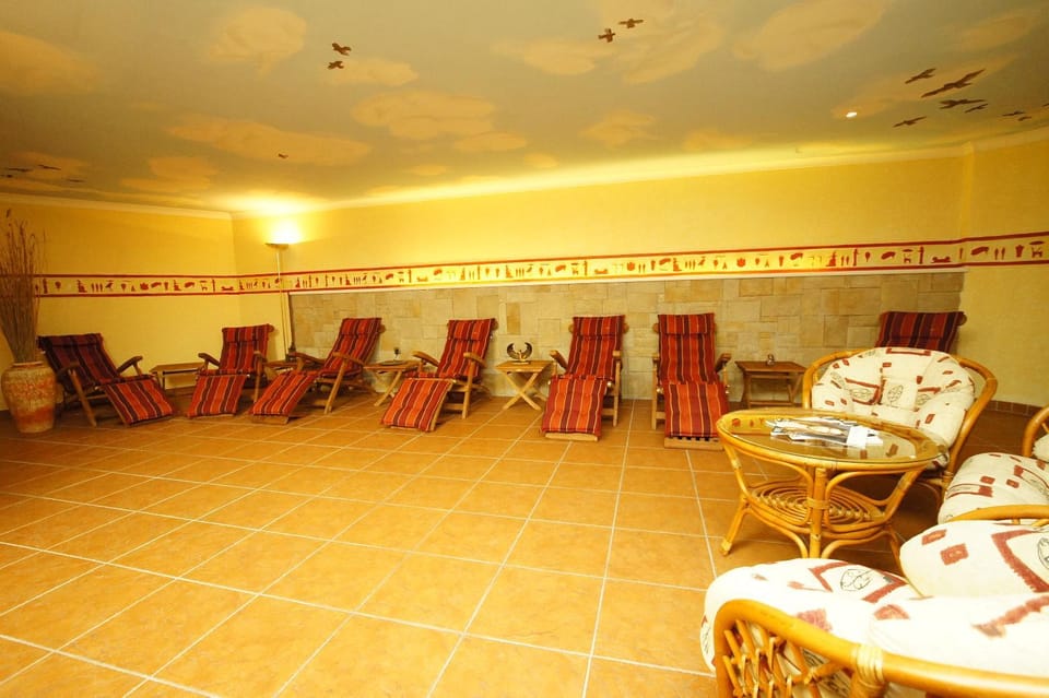 Sauna, Solarium, Spa and wellness centre/facilities