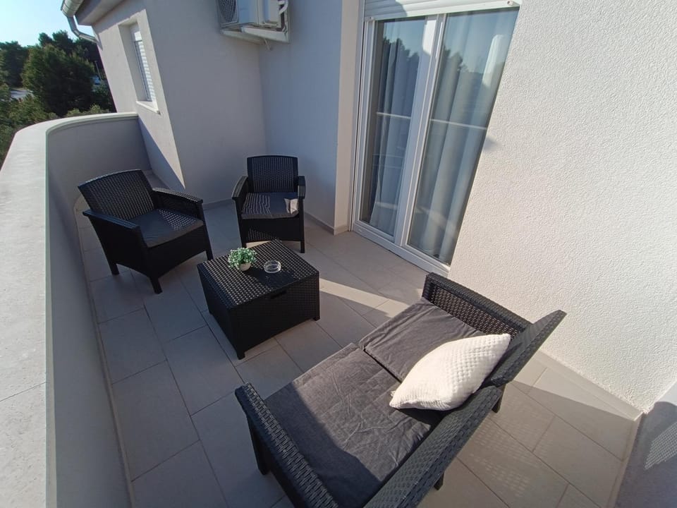 Balcony/Terrace, Garden view