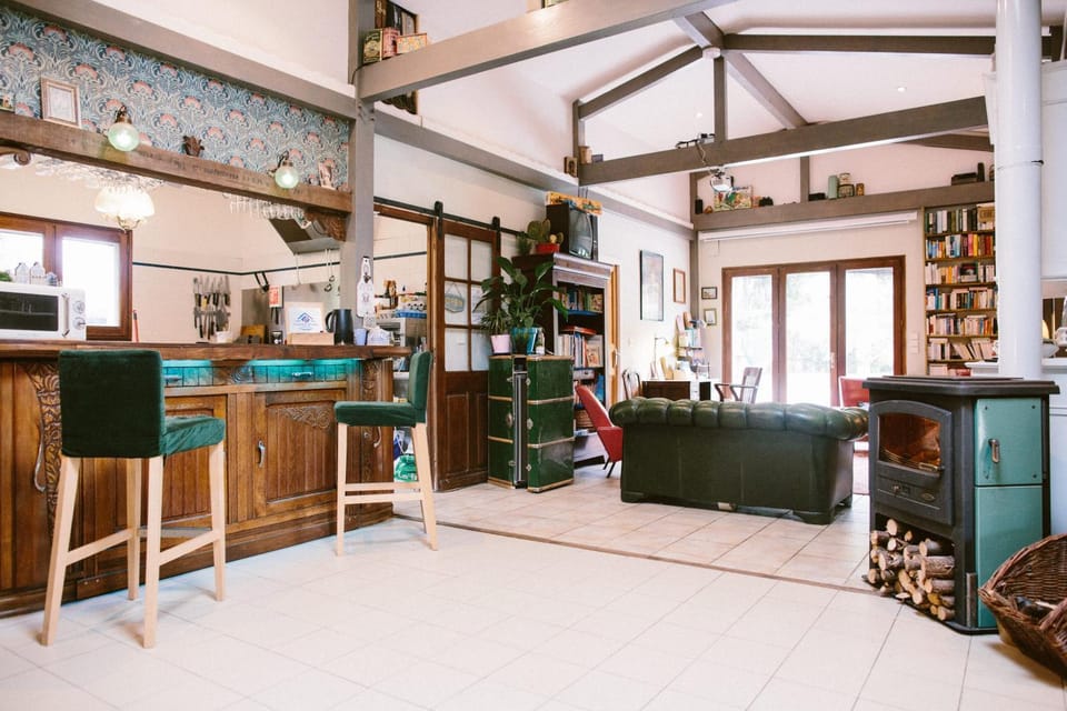 Library, Kitchen or kitchenette, Living room, Lounge or bar, Seating area, fireplace, heating, internet, air conditioner