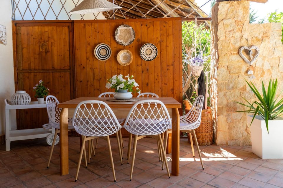 Patio, Day, Living room, Seating area, Dining area