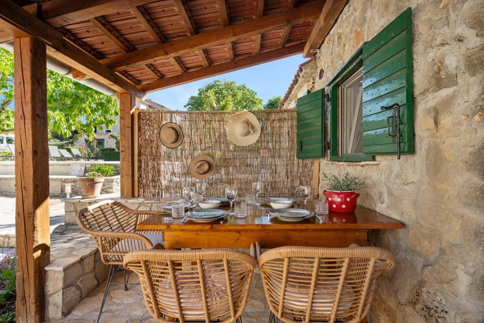 Patio, Dining area