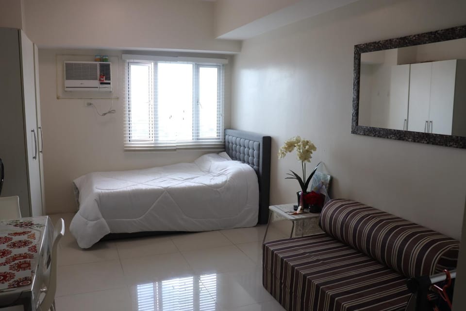 Bed, Living room, Seating area