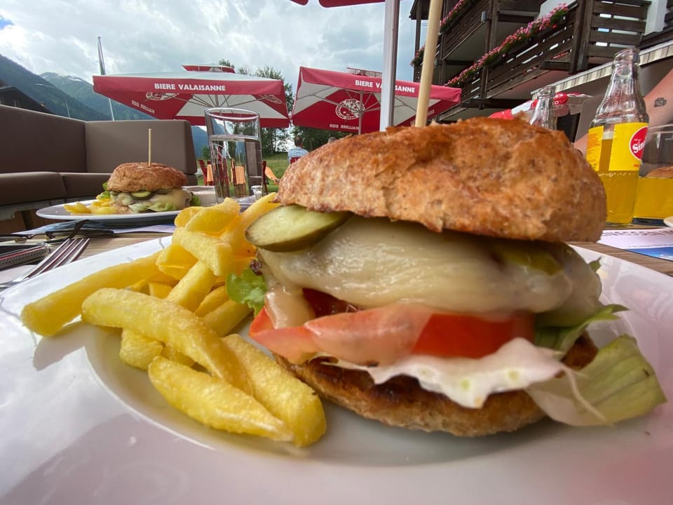Restaurant/places to eat, Food and drinks, Food