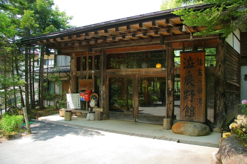 Property building, Facade/entrance, Day