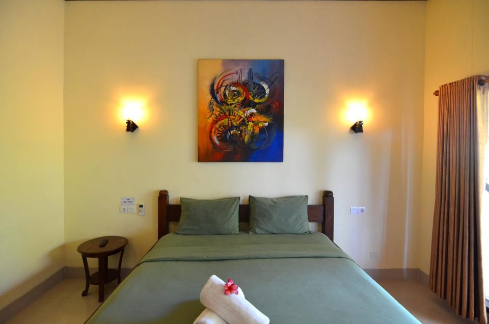 TV and multimedia, Seating area, Bedroom