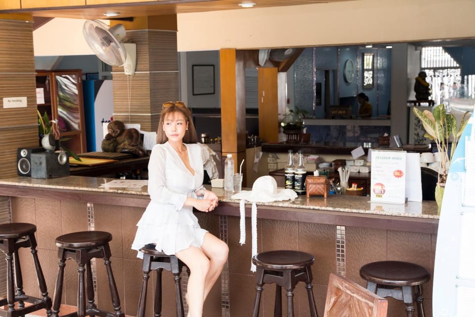 Restaurant/places to eat, Lounge or bar, Food and drinks, Alcoholic drinks
