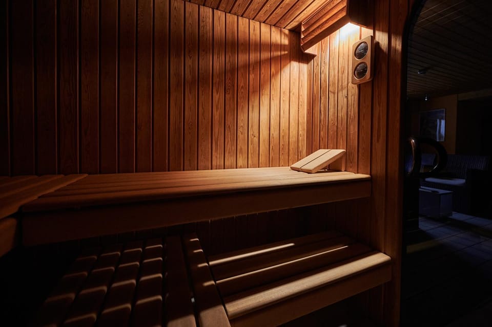 Hot Tub, Massage, Sauna, Spa and wellness centre/facilities