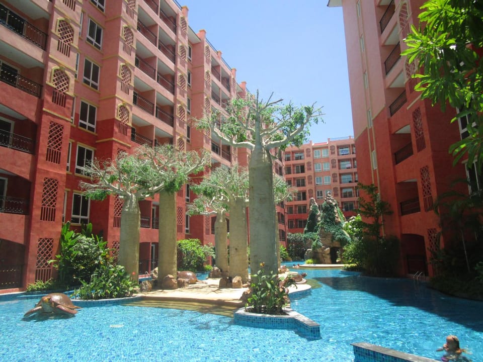 Nearby landmark, Neighbourhood, Swimming pool, Swimming pool