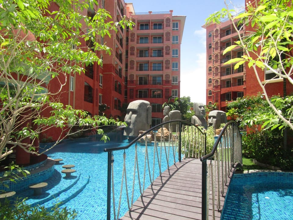Swimming pool, Swimming pool