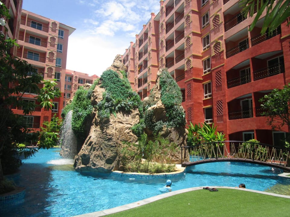 Area and facilities, Swimming pool