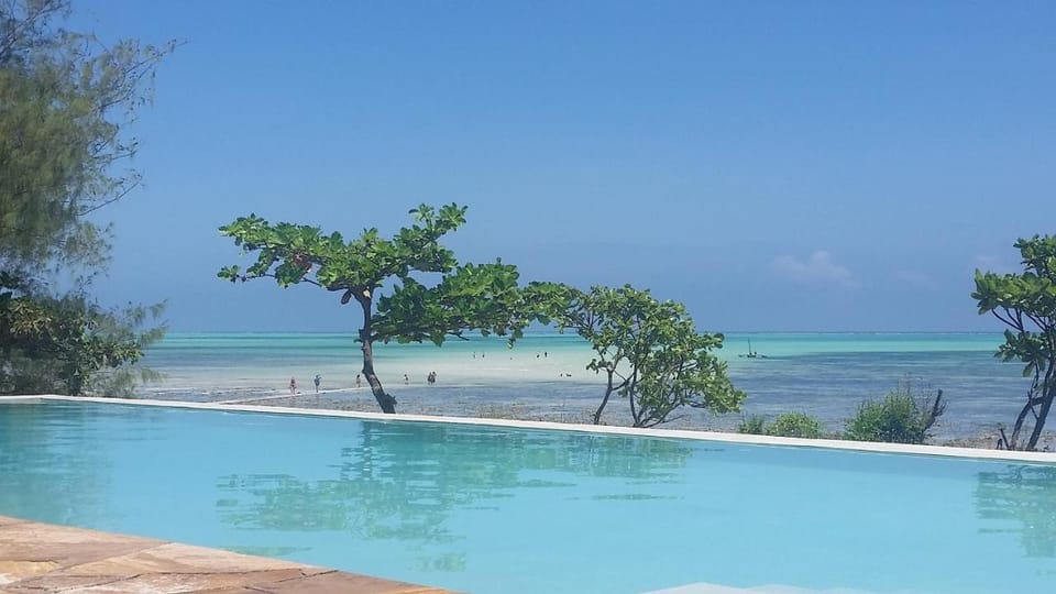 Pool view, Sea view
