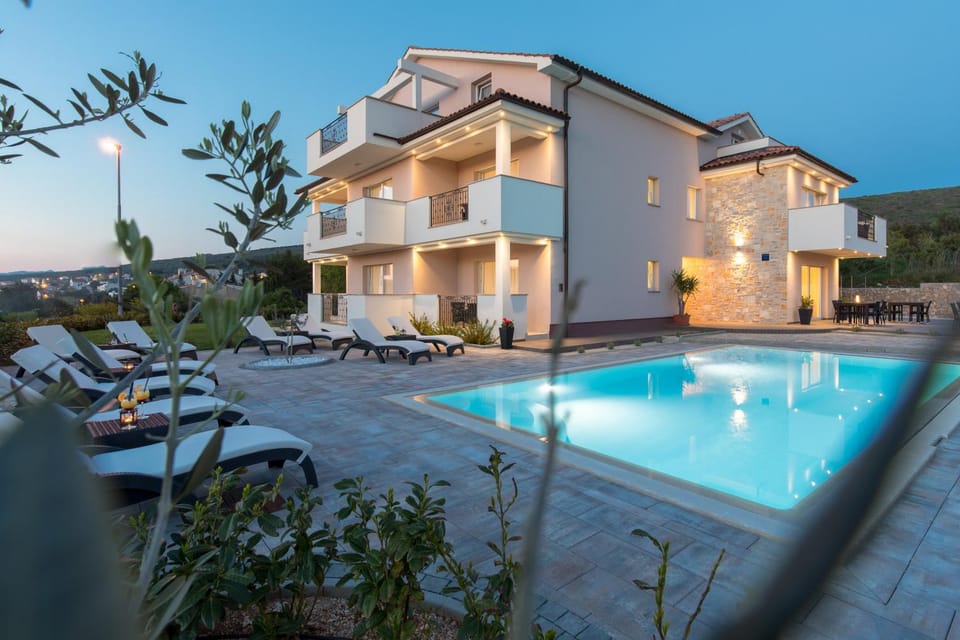 Property building, Swimming pool
