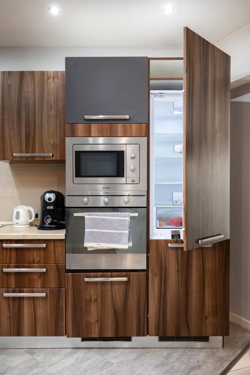 Coffee/tea facilities, microwave, oven