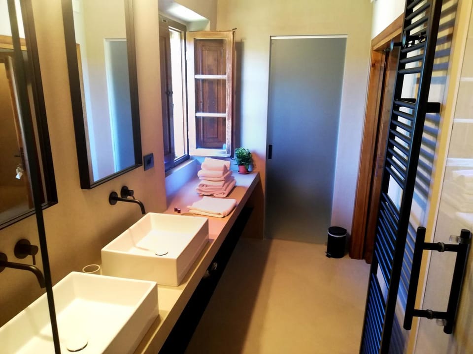 Toilet, Hot Tub