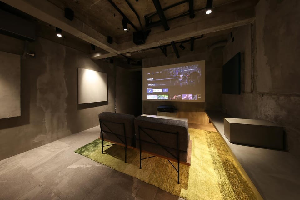 Communal lounge/ TV room, Living room