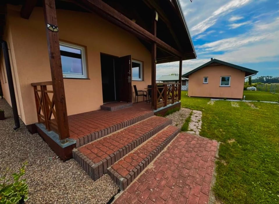 Property building, Day, Balcony/Terrace