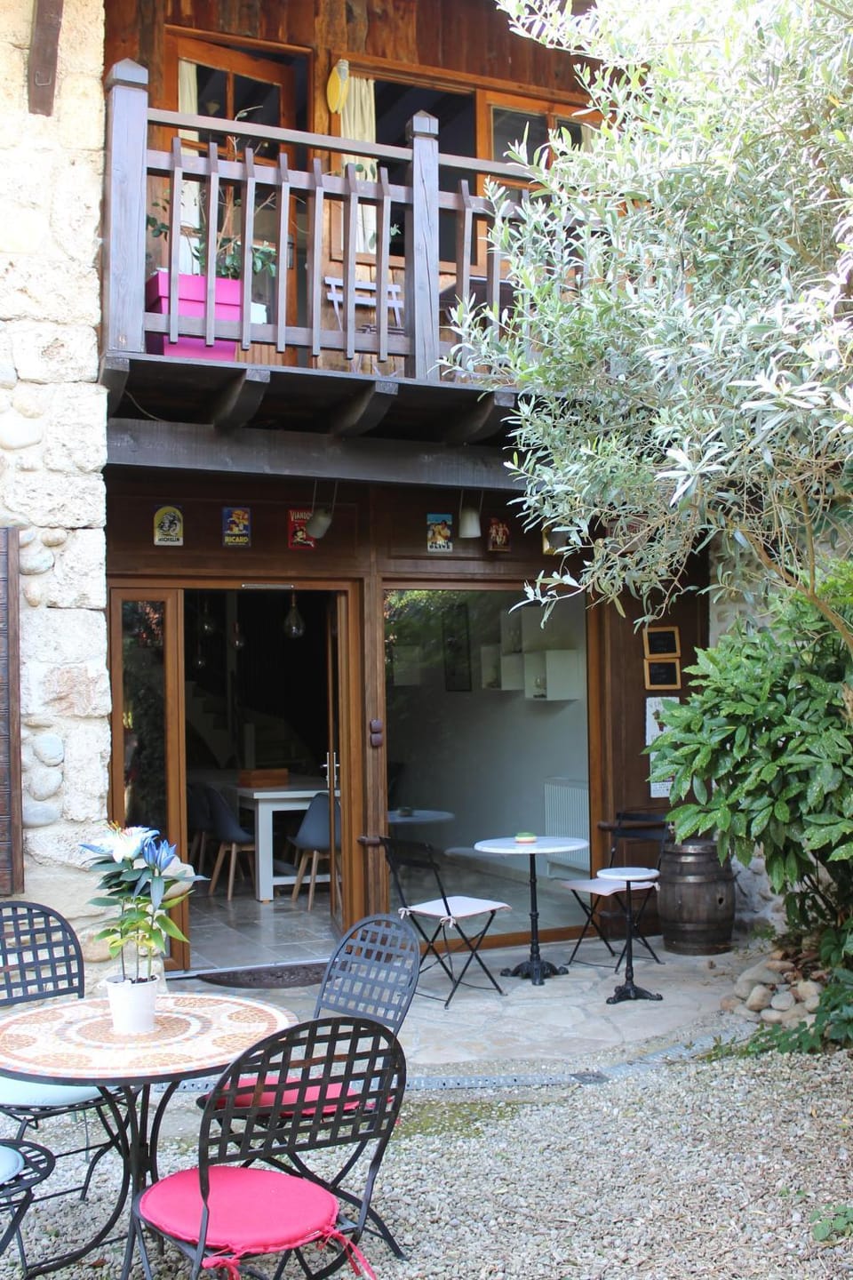 Property building, Facade/entrance, Balcony/Terrace, Living room, Breakfast