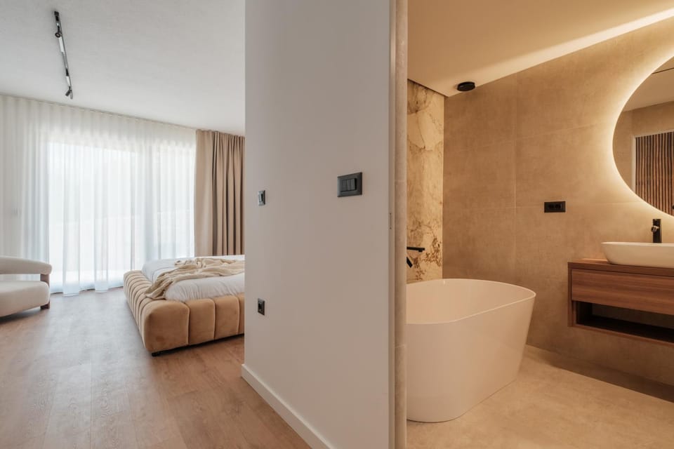Bathroom, Photo of the whole room, Bedroom