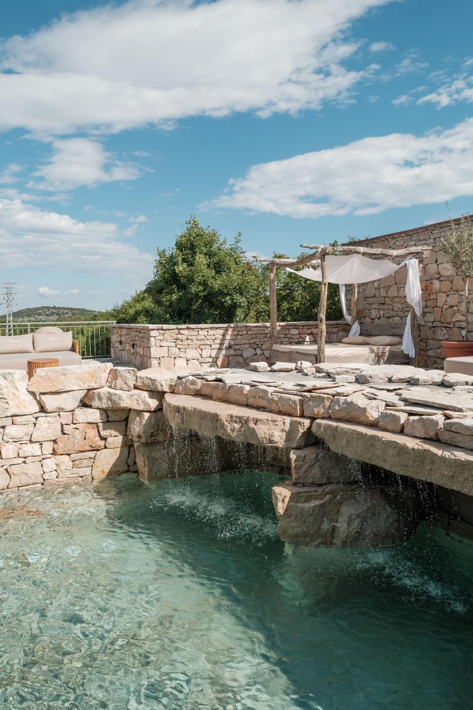 Day, Pool view