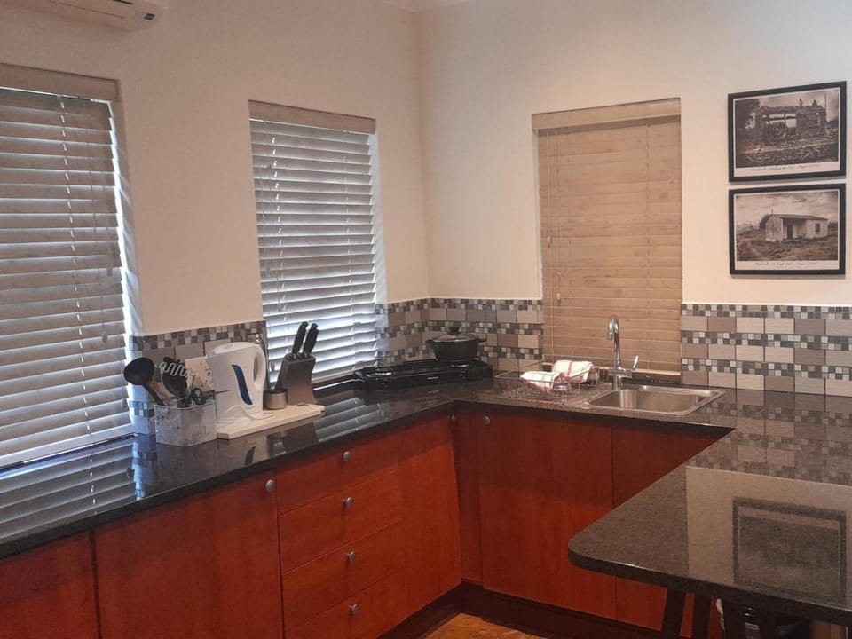 Coffee/tea facilities, Kitchen or kitchenette