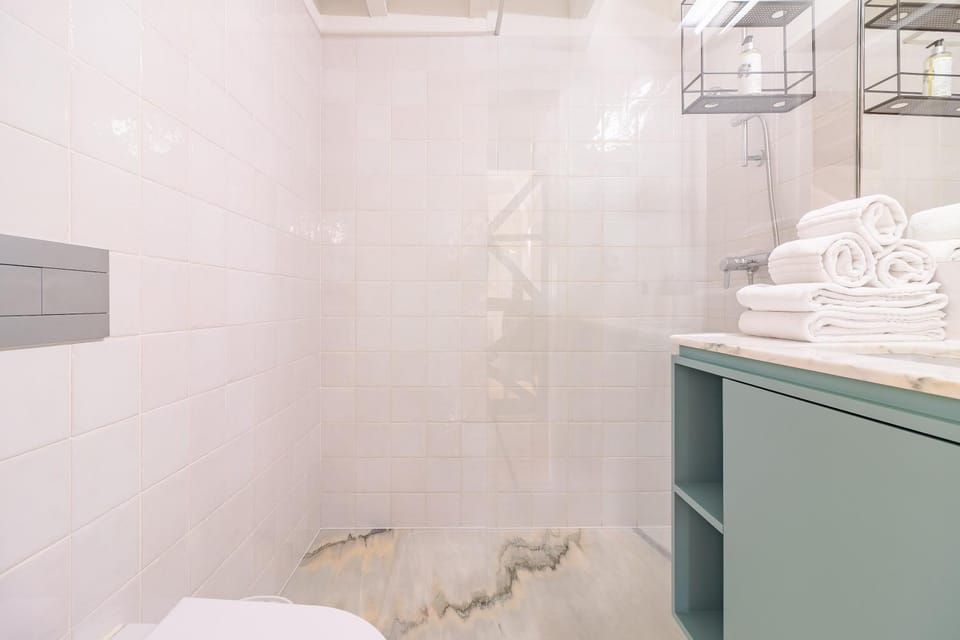 Shower, Bathroom, towels