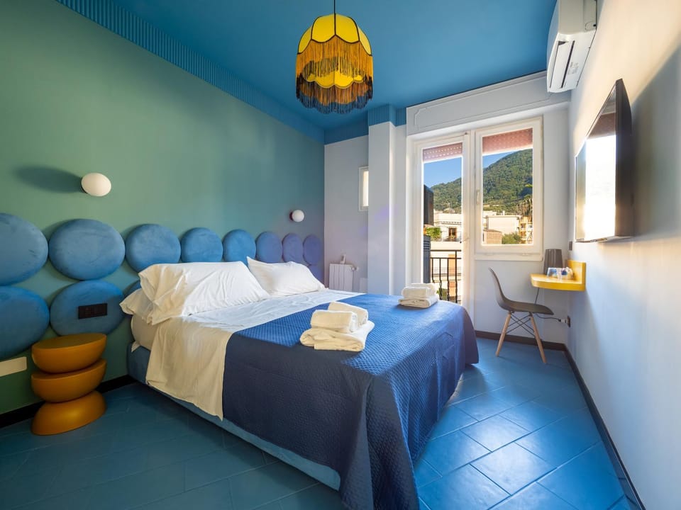 Bed, TV and multimedia, Bedroom, towels, air conditioner