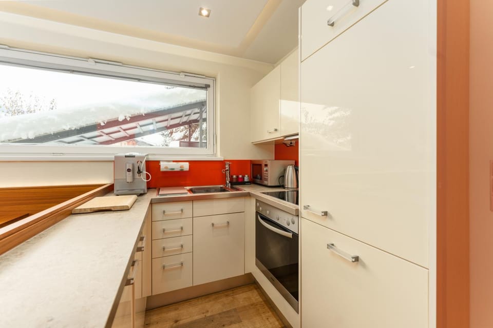 Kitchen or kitchenette, pet friendly, stove