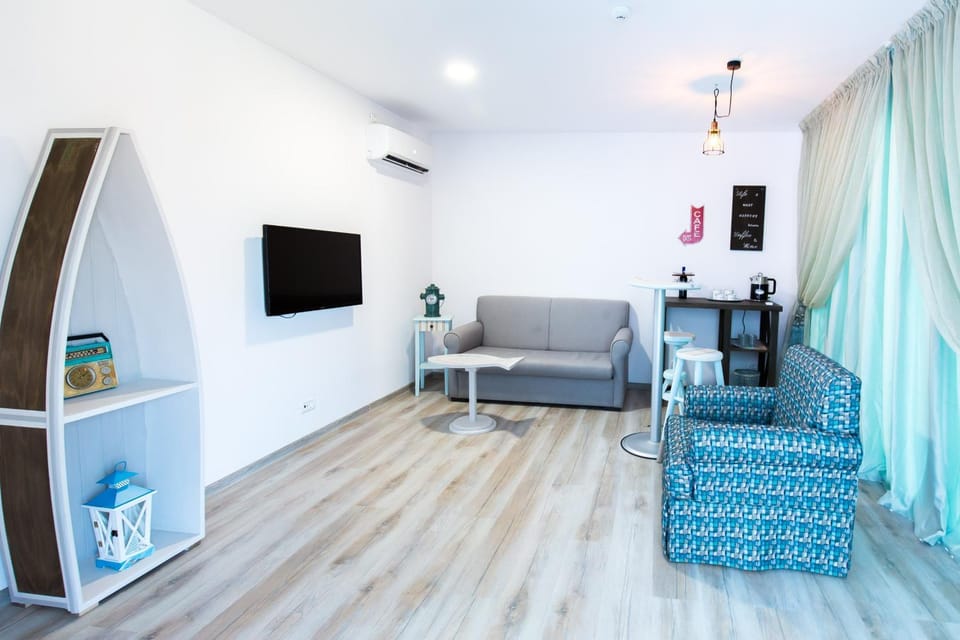 The Shore House Bed and Breakfast in Constanța County