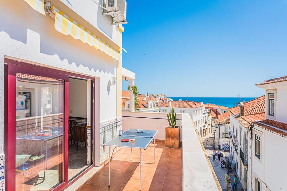 Neighbourhood, Balcony/Terrace, City view, Sea view, Street view, Entertainment