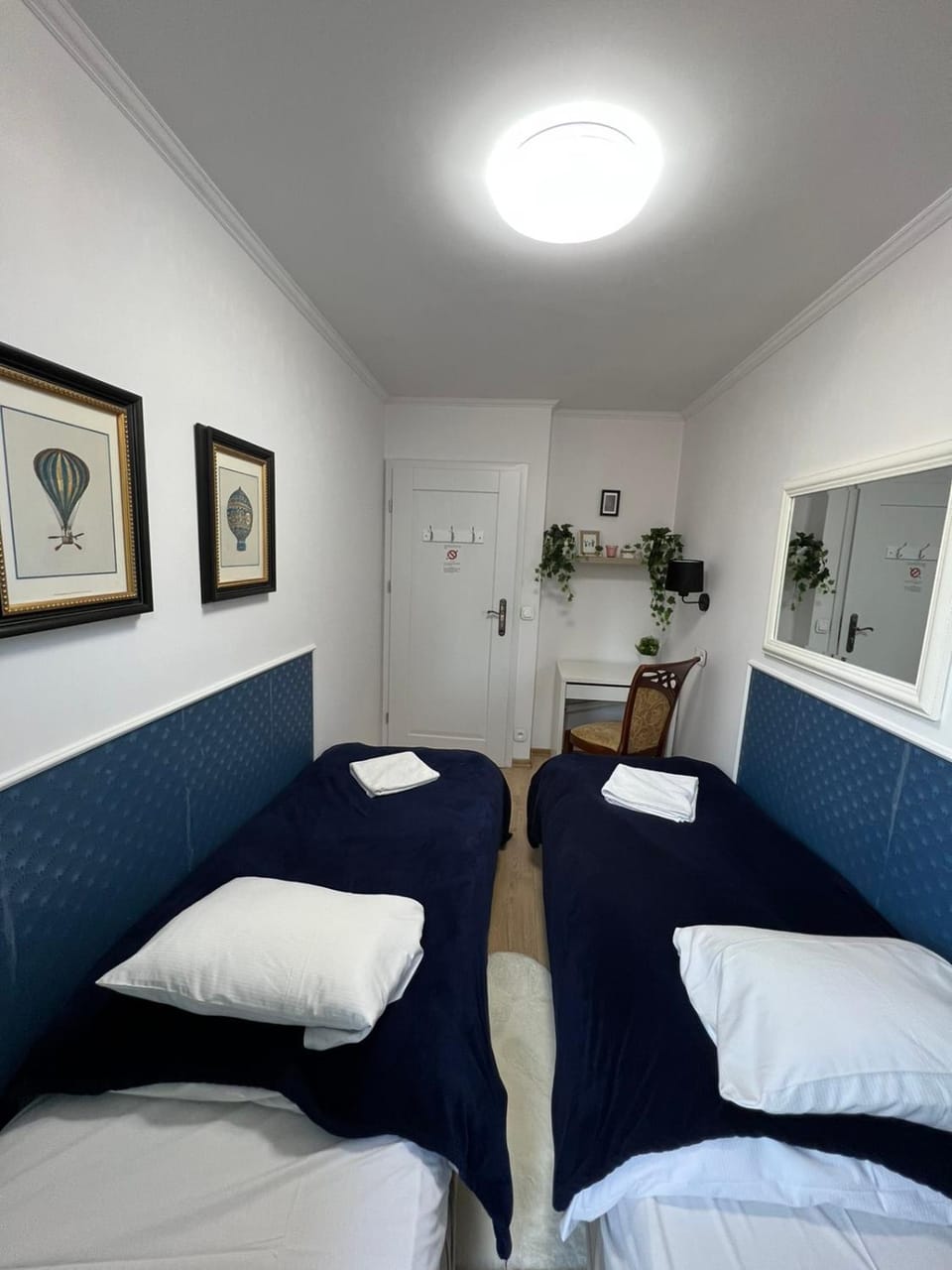 Bed, Photo of the whole room, Seating area, Bedroom, towels