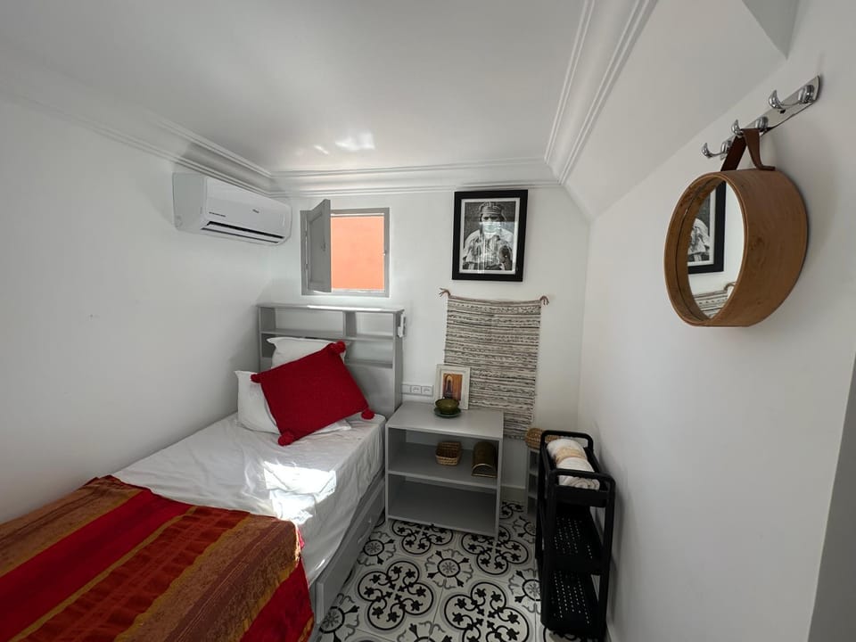 Bed, Photo of the whole room, Bedroom, air conditioner