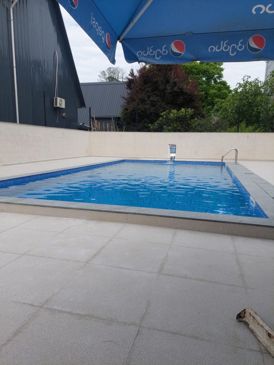 Day, Swimming pool