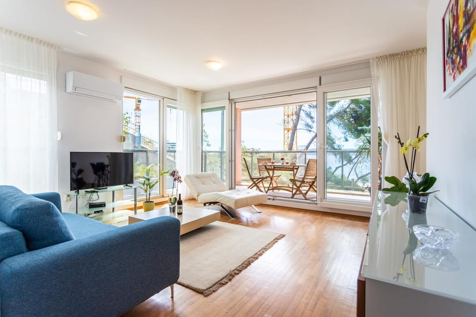 Azure Horizon - Sea View & Free Parking Apartment in Split