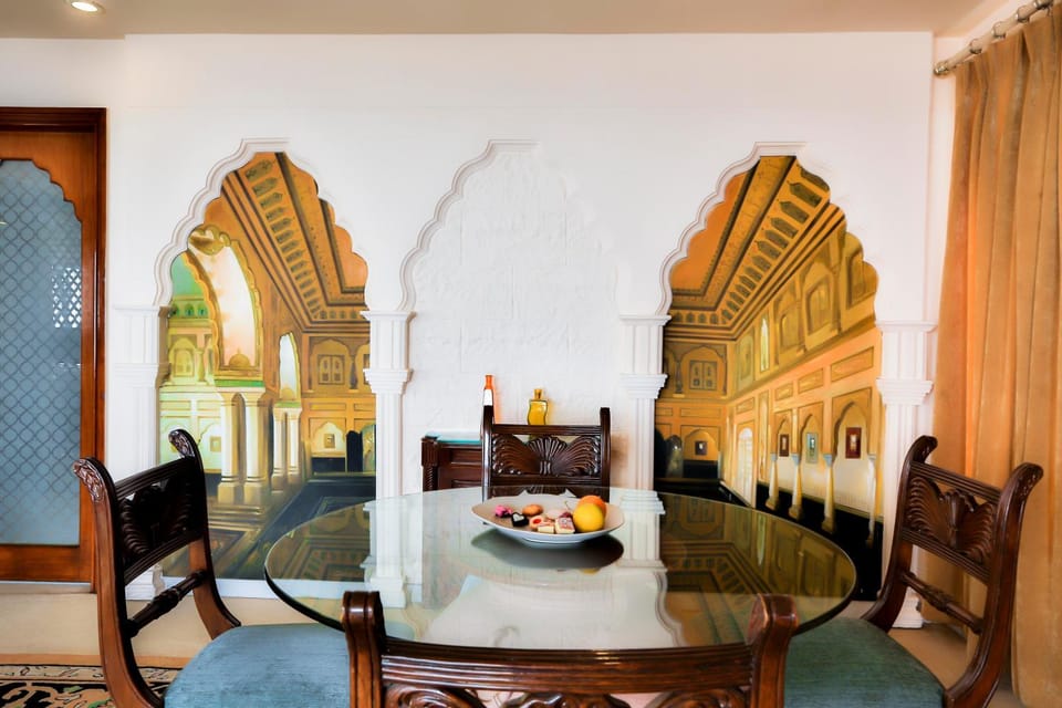 Food and drinks, Seating area