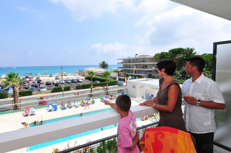 Day, Balcony/Terrace, Sea view, group of guests