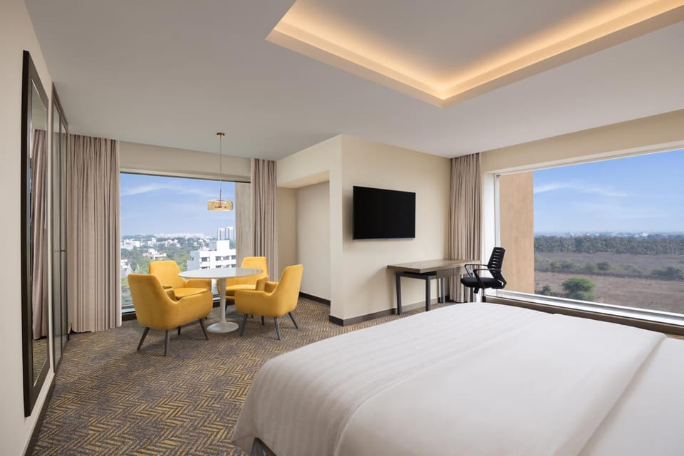 TV and multimedia, Photo of the whole room, Seating area, Dining area, Bedroom