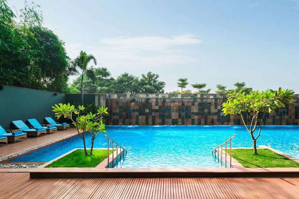 Day, Swimming pool