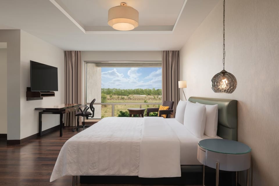 Photo of the whole room, Bedroom, City view