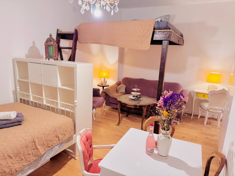 Bed, Living room, Photo of the whole room, Seating area, Dining area, Bedroom, bunk bed