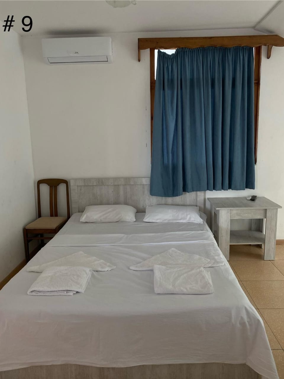 Bedroom, air conditioner