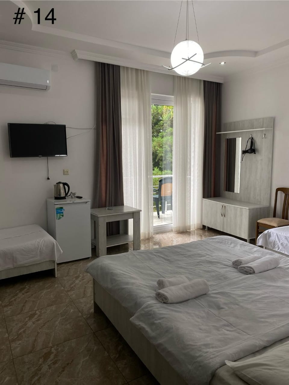 Bed, TV and multimedia, Photo of the whole room, air conditioner