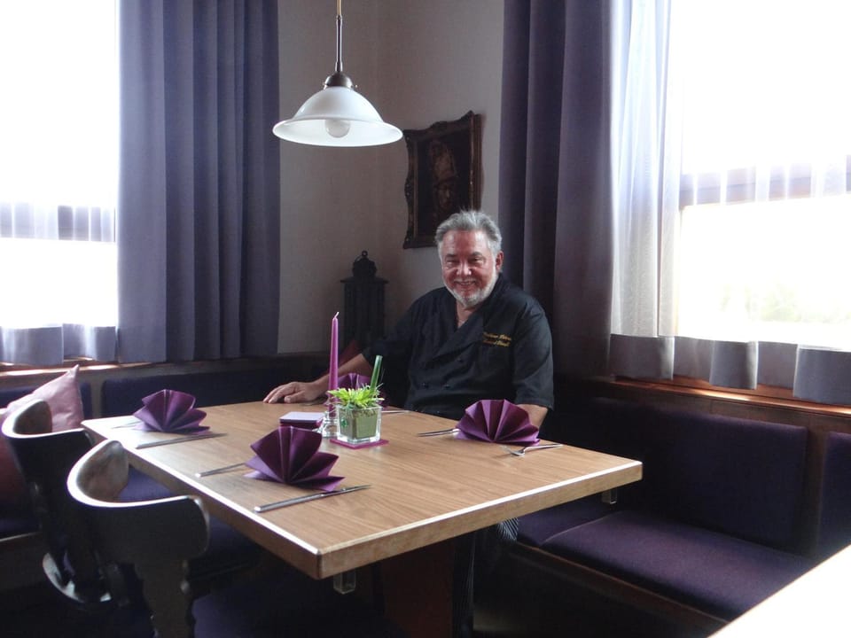 Hotel-Restaurant Zum Goldenen Hahnen Bed and Breakfast in Baden-Württemberg