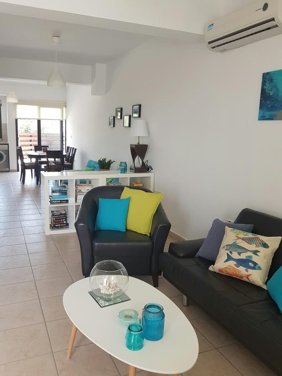Living room, Seating area, Dining area