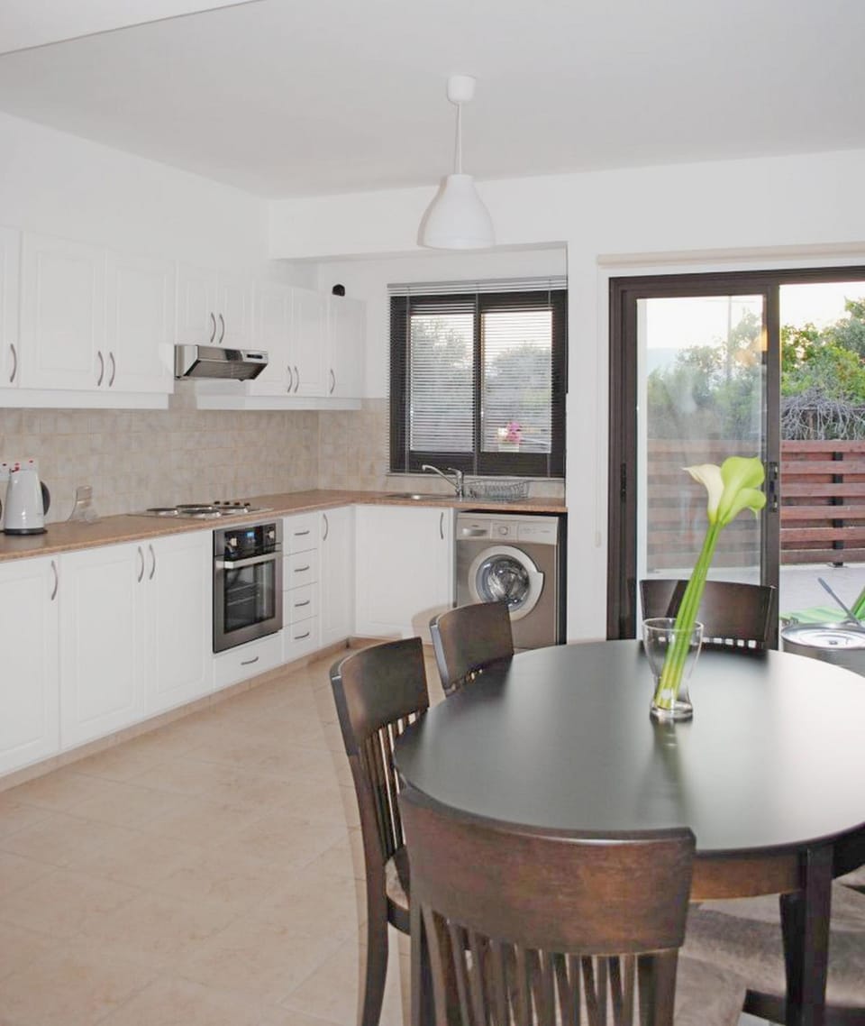 Kitchen or kitchenette, Seating area