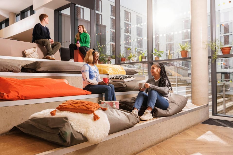Communal lounge/ TV room