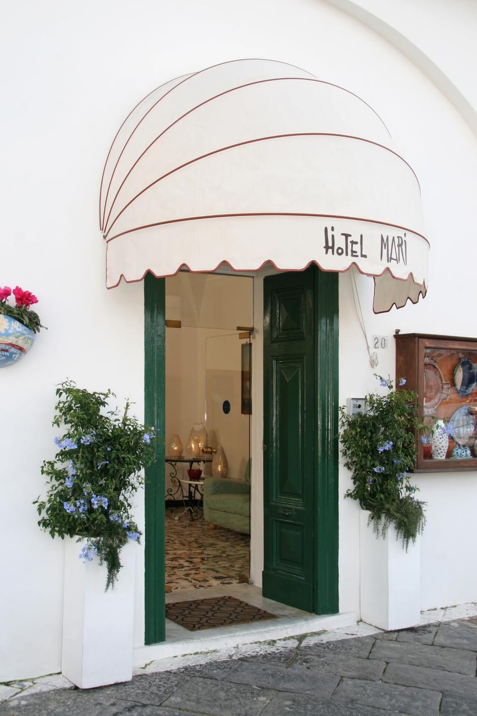 Facade/entrance