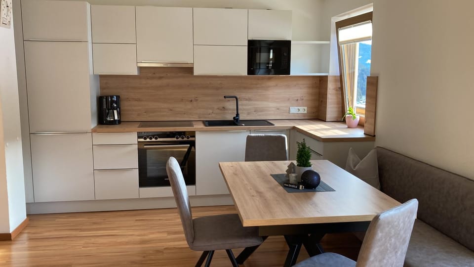 Dining area, minibar, pet friendly, kitchen